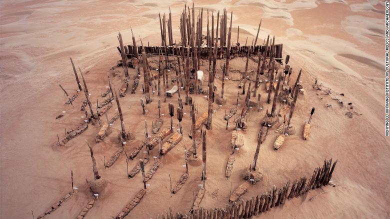 Câu trả lời chấn động cho bí ẩn hàng trăm xác ướp bị chôn vùi trong sa mạc Trung Quốc - Ảnh 1.