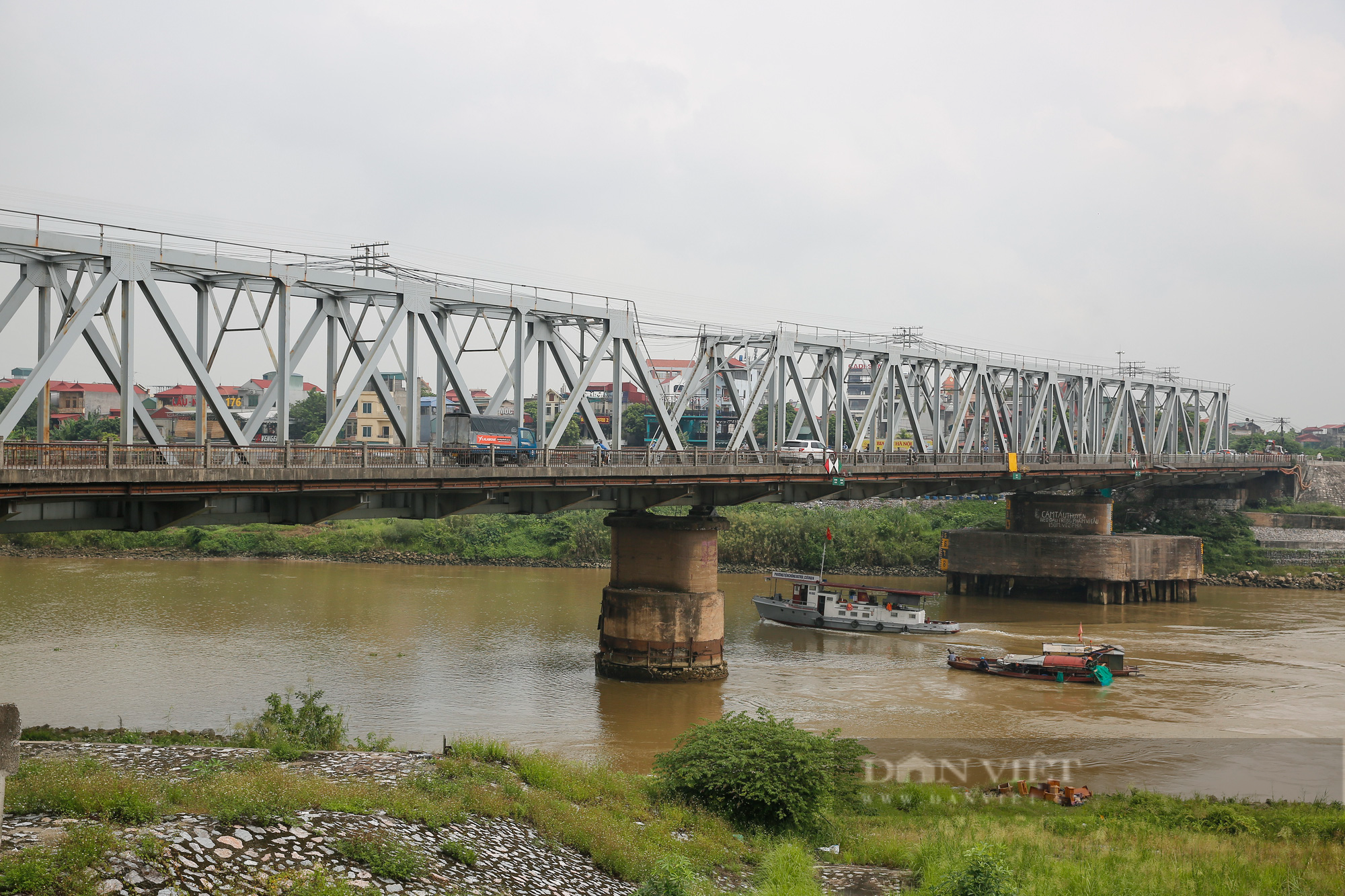 Hà Nội: Cận cảnh cây cầu xuống cấp nghiêm trọng được đề xuất xây mới trị giá gần 1800 tỷ đồng - Ảnh 1.
