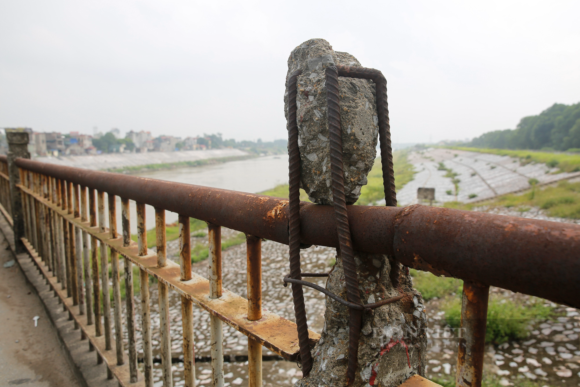Hà Nội: Cận cảnh cây cầu xuống cấp nghiêm trọng được đề xuất xây mới trị giá gần 1800 tỷ đồng - Ảnh 6.