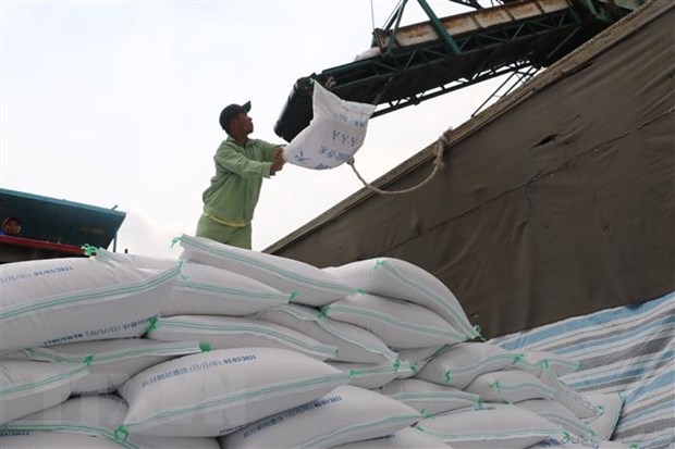 Giá gạo Việt Nam tăng lên mức cao trong hai tháng rưỡi qua - Ảnh 1.