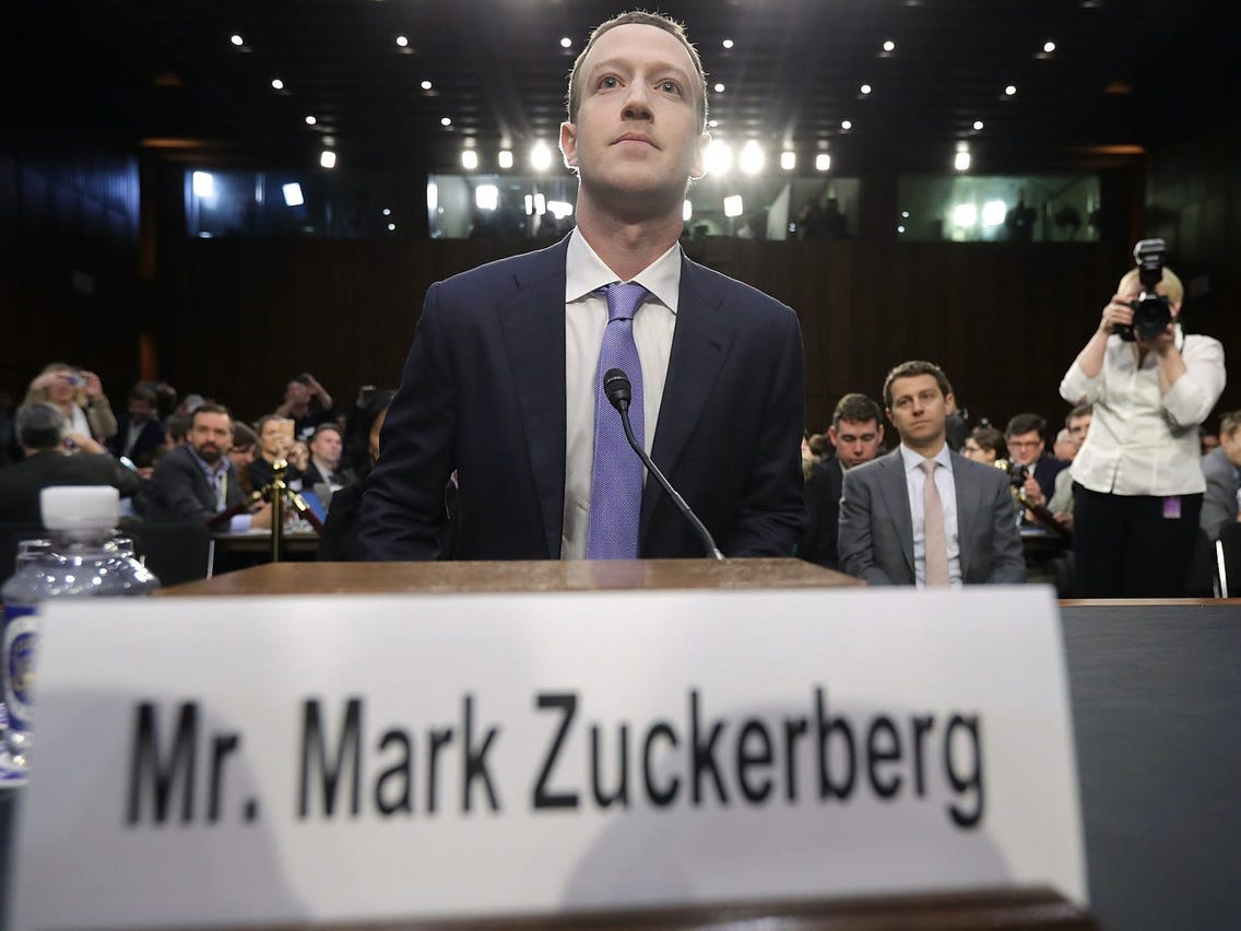 Báo chí cùng đưa tin &quot;Hồ sơ Facebook&quot; chỉ để làm nên bức tranh tiêu cực và không cân bằng, Mark Zuckerberg nói. Ảnh: @AFP.