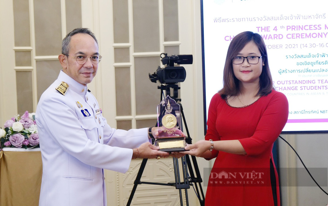 Cô giáo Hà Ánh Phượng nhận giải thưởng top 11 giáo viên xuất sắc nhất Đông Nam Á - Ảnh 1.