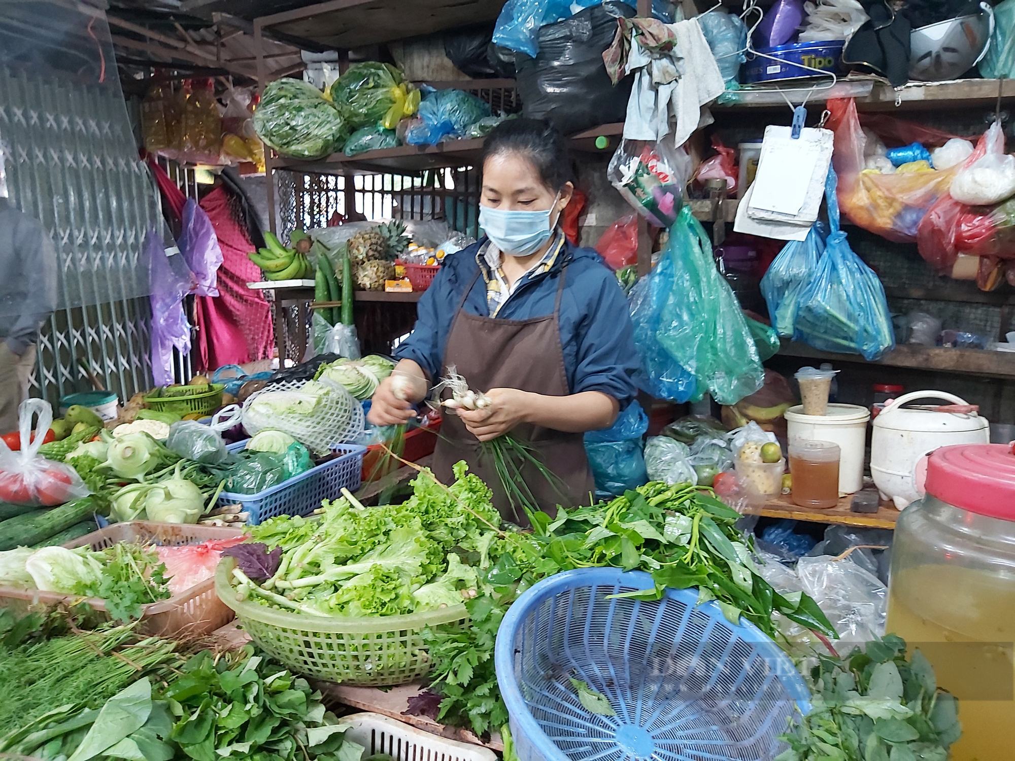 Hà Nội: Giá rau xanh tăng phi mã, có loại 170.000 đồng/kg đắt hơn cả thịt heo, bà nội trợ ai cũng ngao ngán - Ảnh 3.