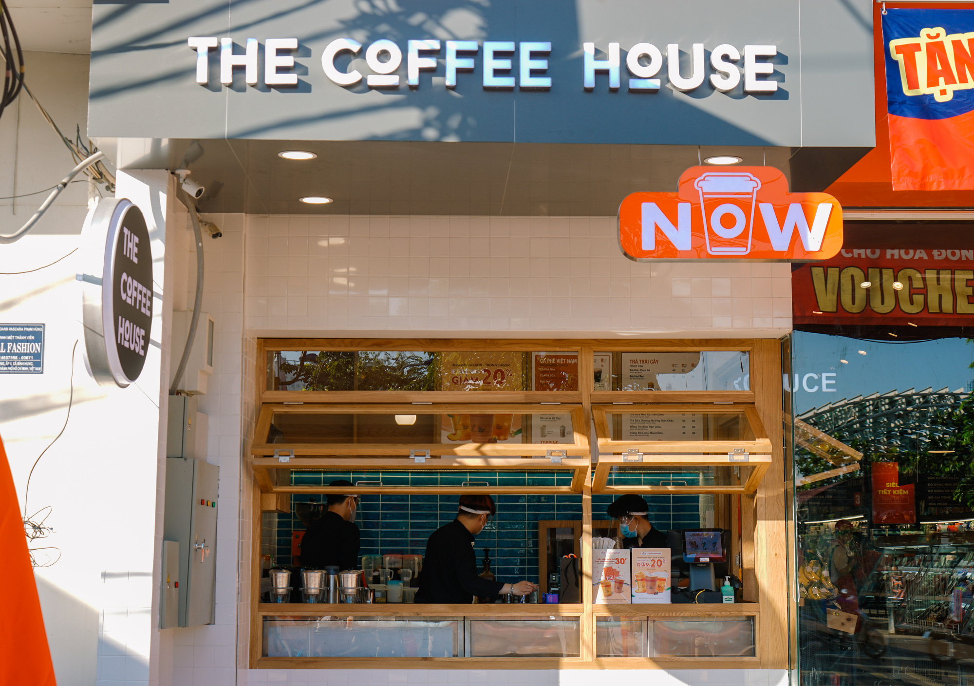 The Coffee House bán cà phê bằng xe đẩy, ki-ốt sau đợt dịch Covid-19 thứ tư - Ảnh 1.