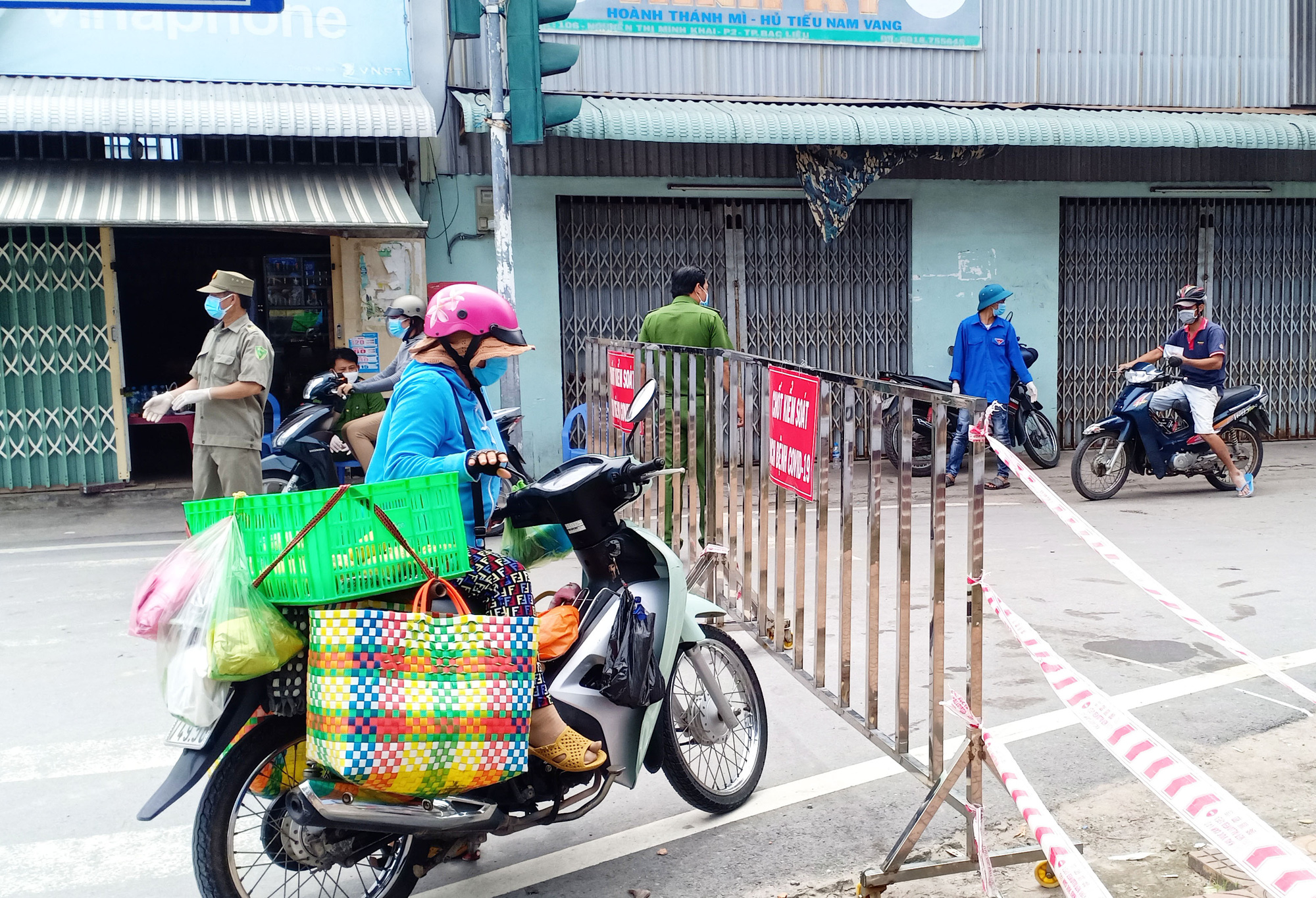 Bạc Liêu nâng cấp độ dịch tại nhiều địa phương, Cà Mau có 2 xã có cấp độ dịch số 3 - Ảnh 3.