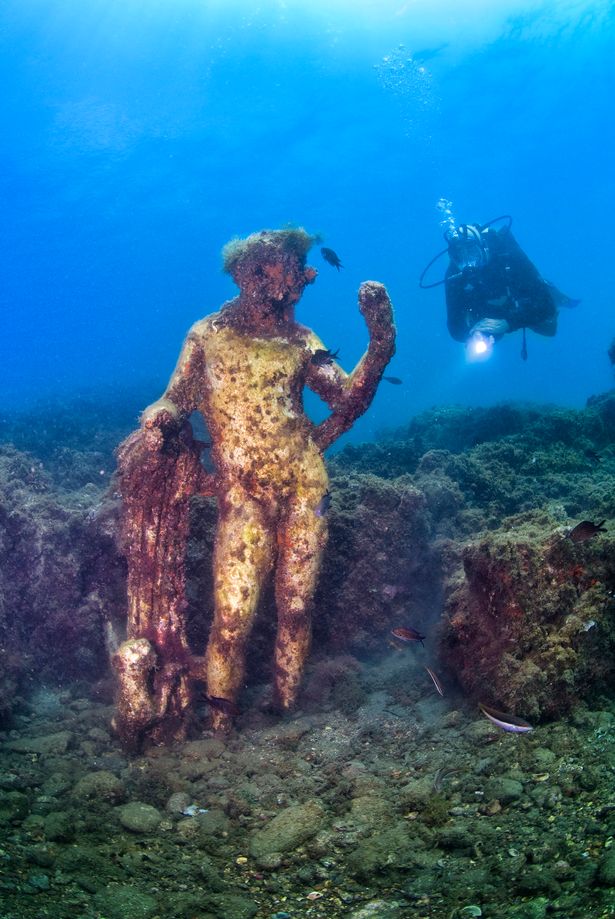 Bên trong 'Atlantis ngoài đời thực' - thành phố 2.000 năm tuổi giờ chìm sâu dưới đáy đại dương - Ảnh 3.