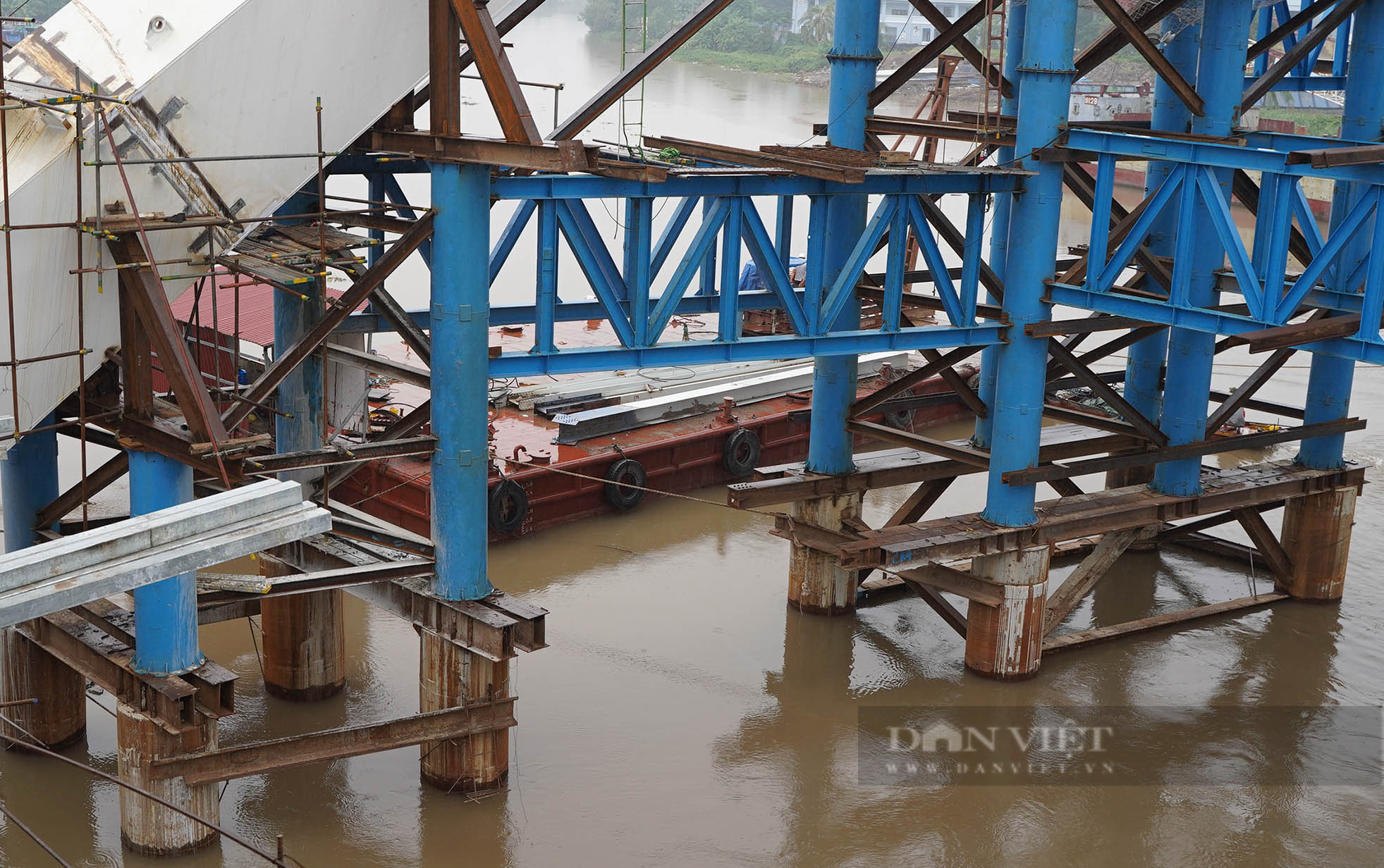 Tận mắt chứng kiến công trường xây dựng cầu hơn 2.000 tỷ vượt sông Lạch Tray - Ảnh 9.