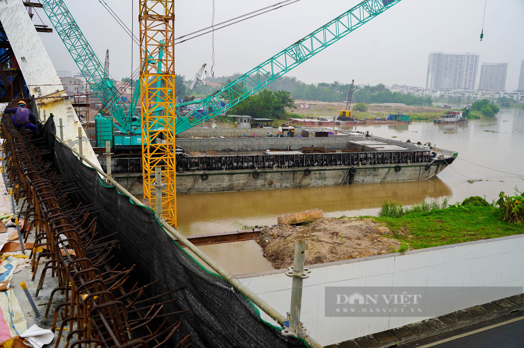 Tận mắt chứng kiến công trường xây dựng cầu hơn 2.000 tỷ vượt sông Lạch Tray - Ảnh 10.
