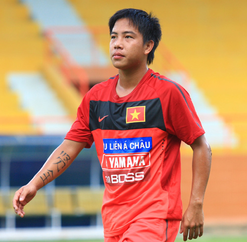 Đốt đời bằng cờ bạc, chất kích thích, “cậu bé hư” bóng đá Việt Nam đi chơi Futsal - Ảnh 1.