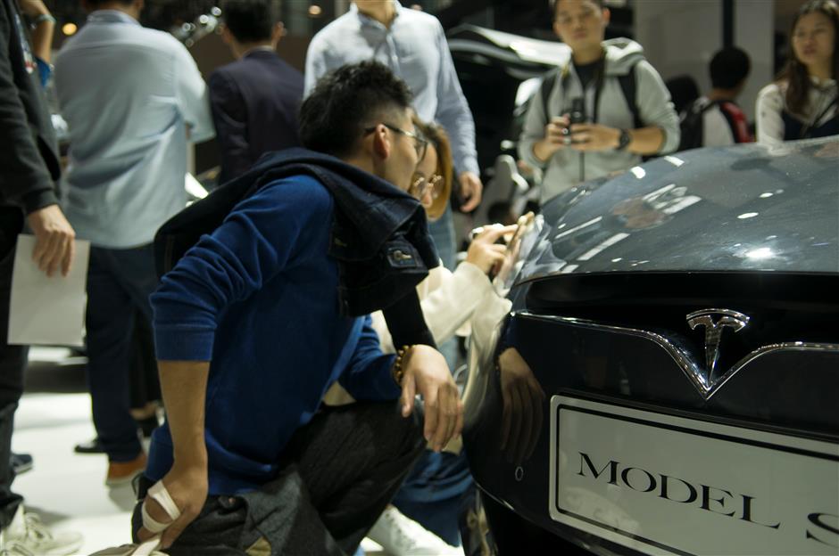 Một tài xế người Trung Quốc đã thắng kiện Tesla, người này cũng tố cáo Tesla gian lận trong giao dịch mua một chiếc Model S đã qua sử dụng. AFP.