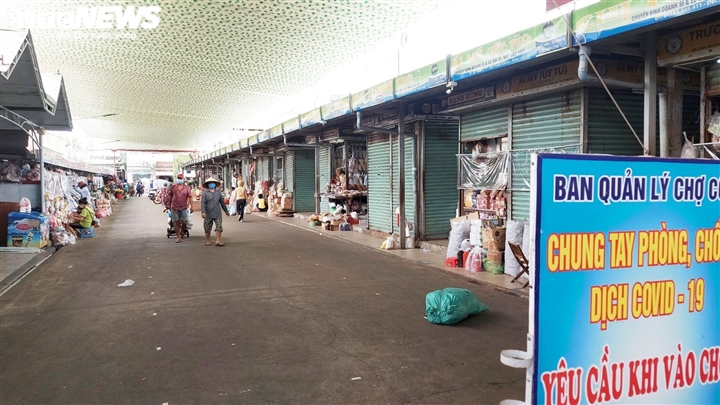 Vắng khách, tiểu thương chợ truyền thống Đà Nẵng kêu trời - Ảnh 1.