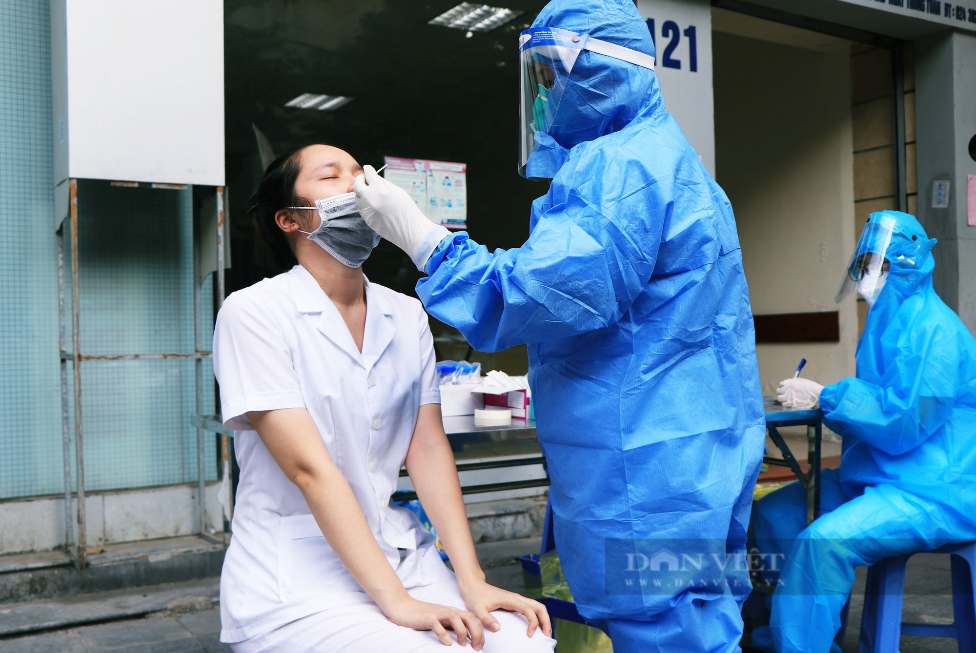 Bệnh viện Việt Đức ghi nhận ca dương tính SARS-CoV-2 thứ 38 tại 5 tỉnh, thành phố - Ảnh 1.