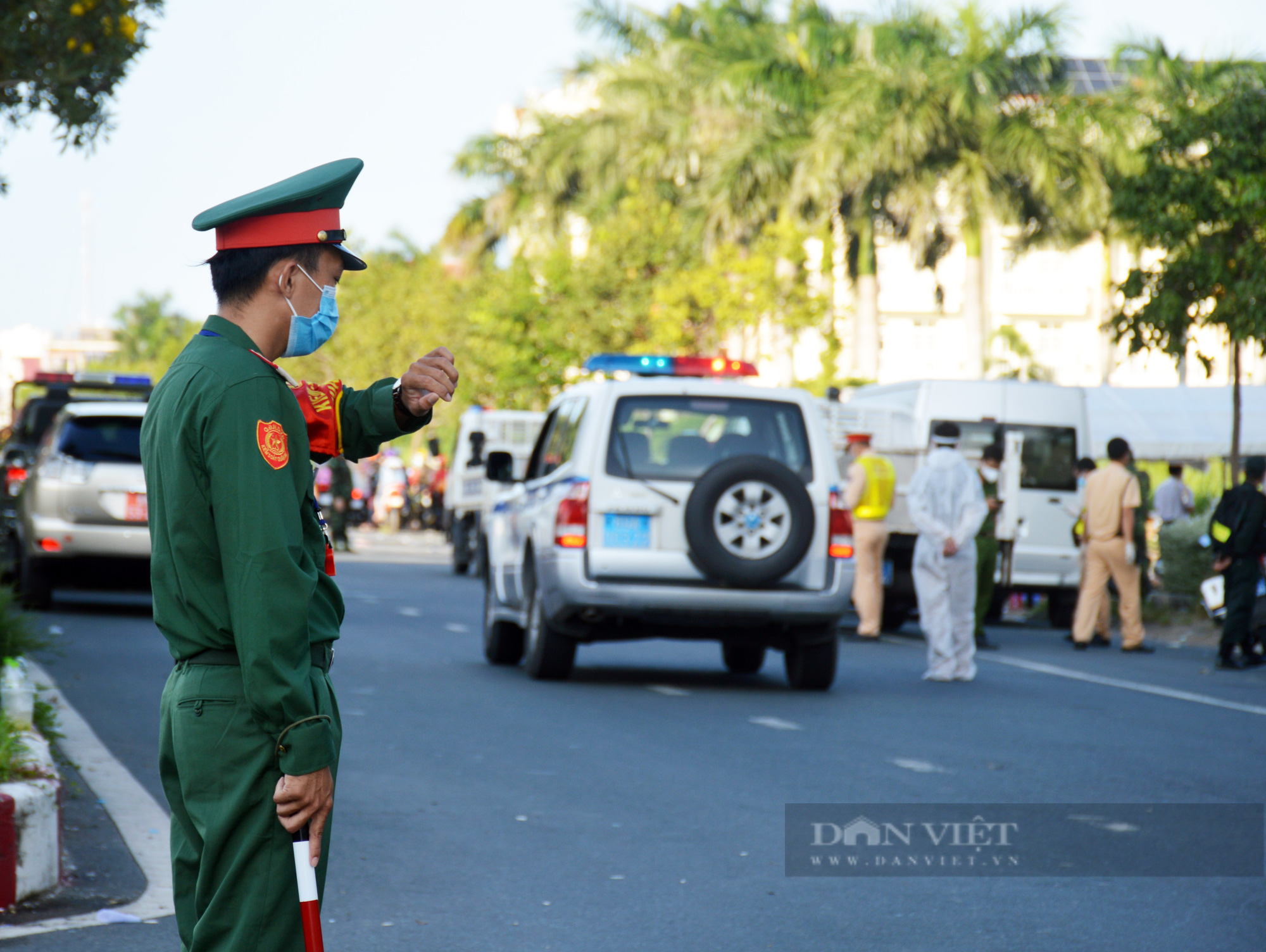 Người Cà Mau đi xe máy về quê: &quot;Trong túi chỉ còn 100.000 đồng nhưng về nhà là mừng rồi” - Ảnh 13.