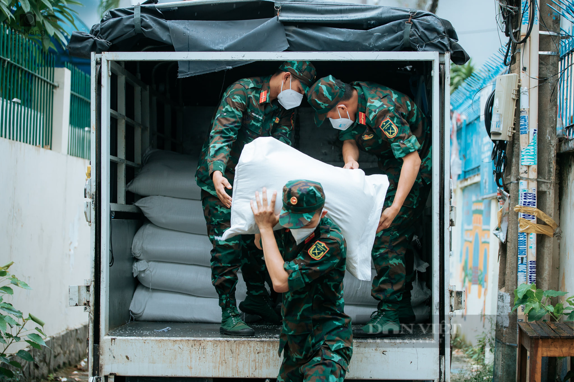 Học viên trường Sĩ quan Lục quân 2: Được giúp dân trong đại dịch Covid-19 là kỷ niệm đẹp trong cuộc đời  - Ảnh 1.