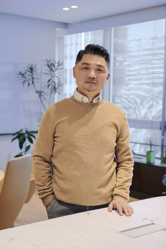 Brian Kim- nhà điều hành KakaoTalk trở thành một trong những doanh nhân siêu giàu nổi tiếng nhất đất nước. Ảnh: @AFP.