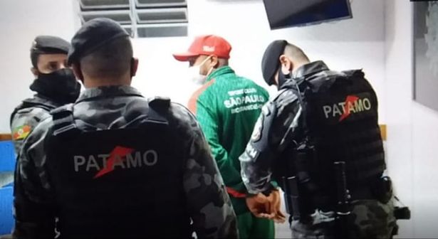 Đá trọng tài thừa sống thiếu chết, cầu thủ Brazil bị cảnh sát bắt giữ - Ảnh 2.
