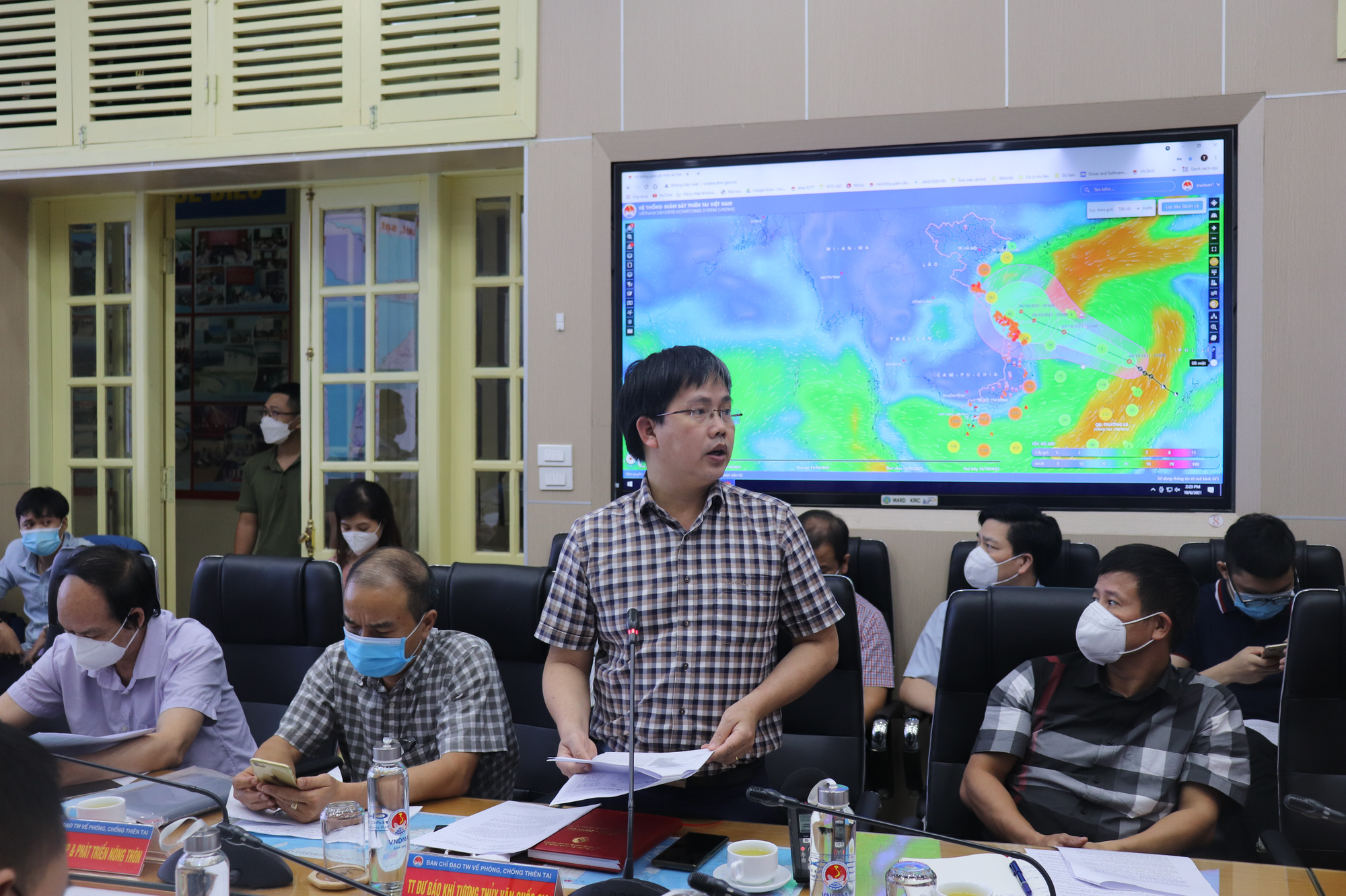 Bão số 8 nối tiếp bão số 7 trên biển Đông, chuyên gia nhận định miền Trung sẽ có mưa cực kỳ lớn - Ảnh 3.