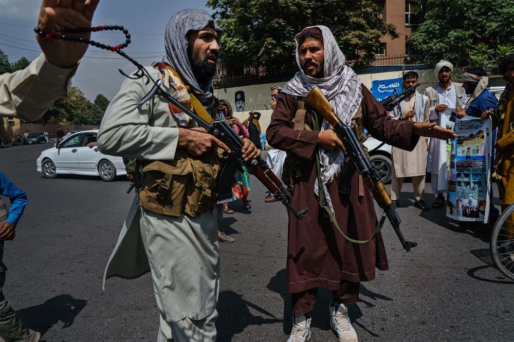 Taliban cạn tiền, Kabul đối mặt nguy cơ &quot;chìm trong bóng tối&quot; - Ảnh 1.