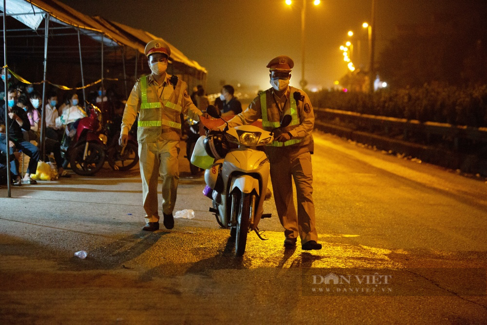 Hành trình vượt hơn 1.500 km trở về quê nhà bằng &quot;máu và nước mắt&quot; của những người tha hương nơi đất khách - Ảnh 10.