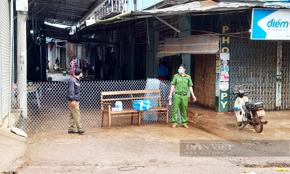 Đắk Lắk: Vừa trở lại trường, hàng chục học sinh và giáo viên phải cách ly vì dịch Covid-19. - Ảnh 3.