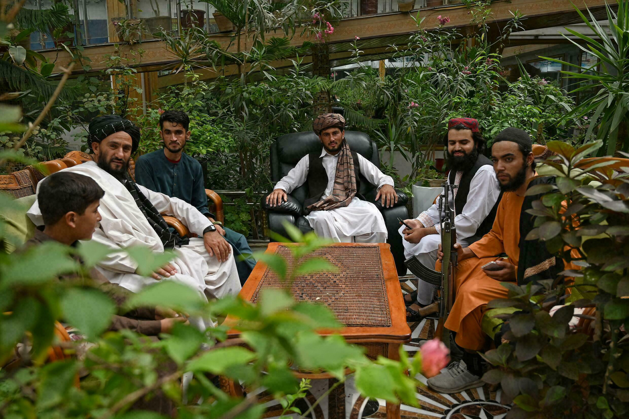 Taliban ráo riết rao bán các tài sản của loạt cựu quan chức Afghanistan - Ảnh 1.