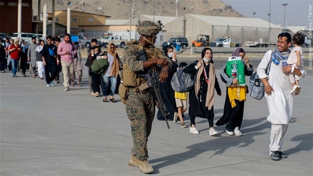 CIA cứu thoát nhiều người Afghanistan bằng cánh cổng siêu bí mật đến mức Taliban không hề hay biết - Ảnh 1.