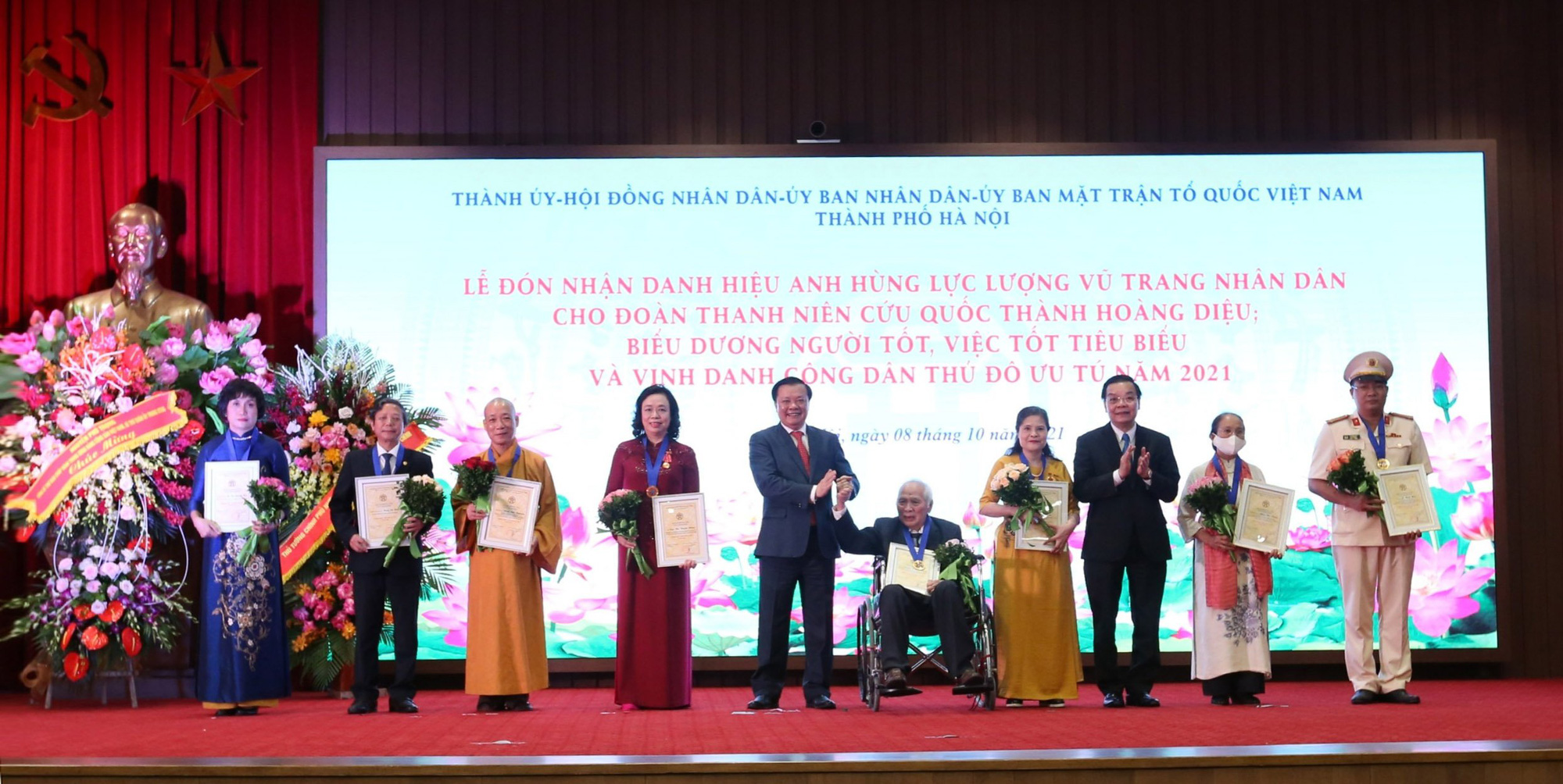 Nguyên Phó Bí thư Hà Nội được vinh danh Công dân Thủ đô ưu tú năm 2021 - Ảnh 2.