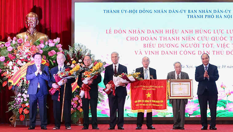 Đoàn Thanh niên cứu quốc thành Hoàng Diệu nhận danh hiệu Anh hùng Lực lượng vũ trang nhân dân - Ảnh 2.