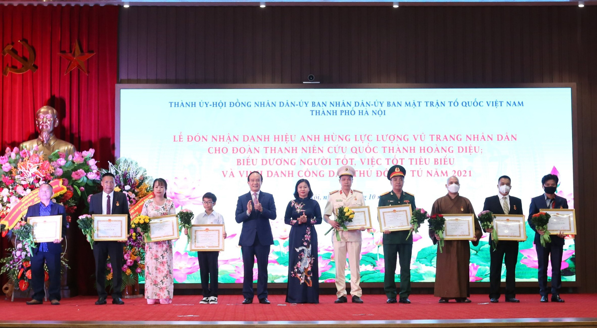 Nguyên Phó Bí thư Hà Nội được vinh danh Công dân Thủ đô ưu tú năm 2021 - Ảnh 3.