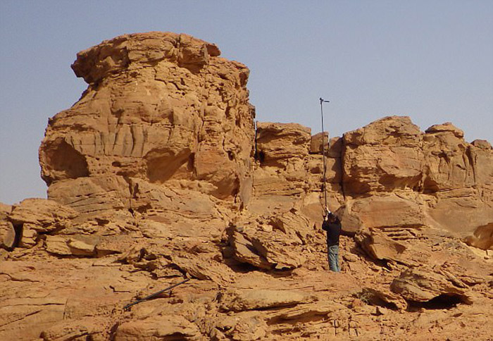Arab Saudi: Chinh phục sa mạc Nafud với những bí mật ẩn giấu trong các cồn cát đỏ - Ảnh 3.