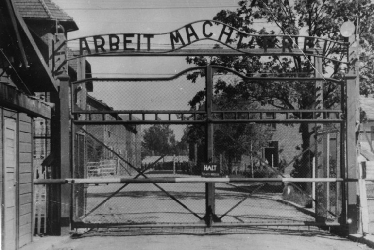 Số phận một điệp viên trại Auschwitz - Ảnh 1.