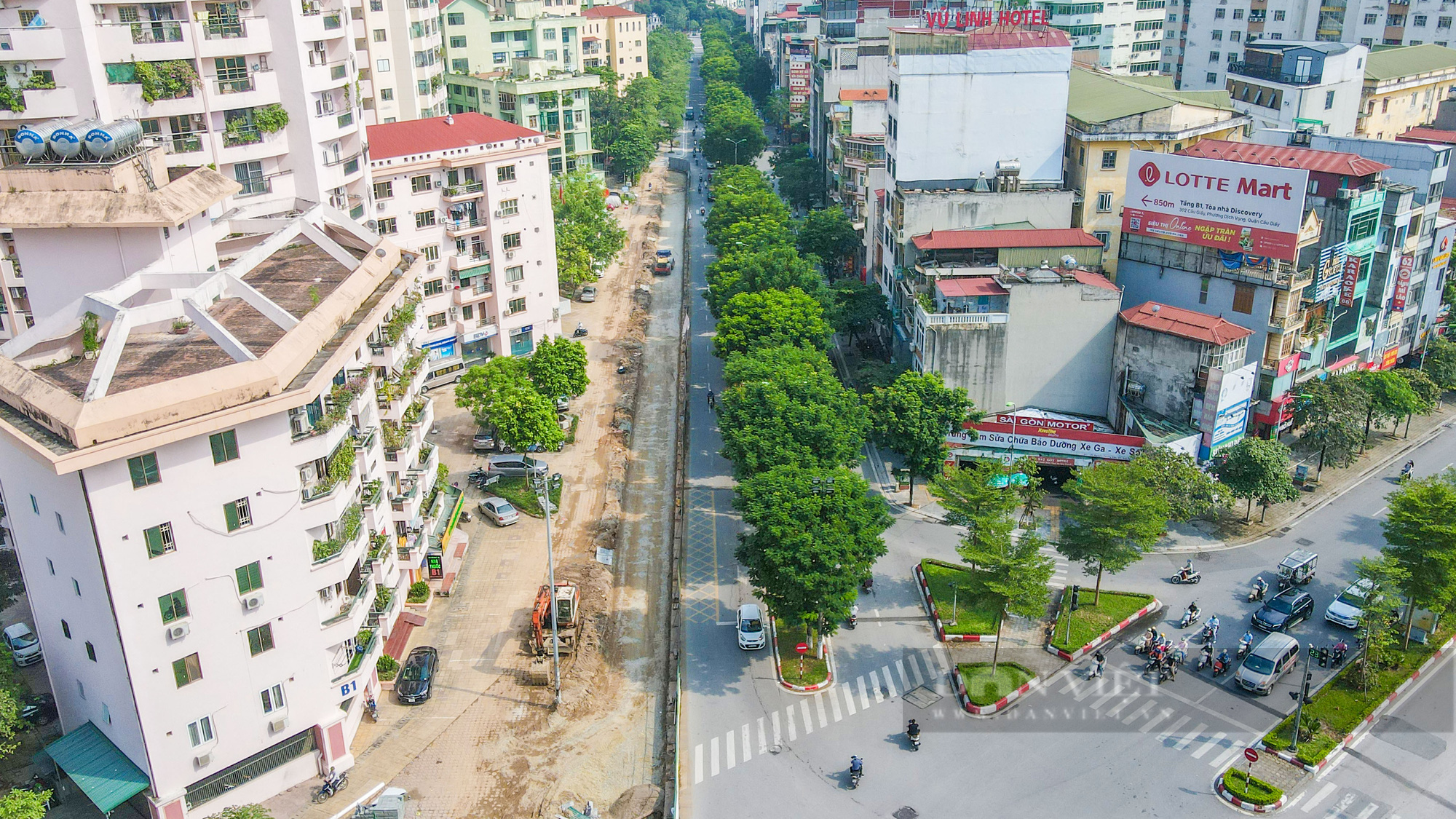 Xén vỉa vè mở rộng đường tại điểm đen ùn tắc của Hà Nội - Ảnh 1.