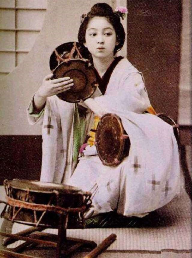 Phụ nữ Hàn Quốc thời cổ đại: Dùng tỏi và ngải làm... thành phần mỹ phẩm - Ảnh 1.