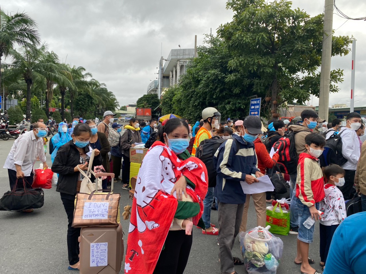 Lâm Đồng: Hỗ trợ đón hàng ngàn công dân về địa phương từ vùng dịch - Ảnh 2.