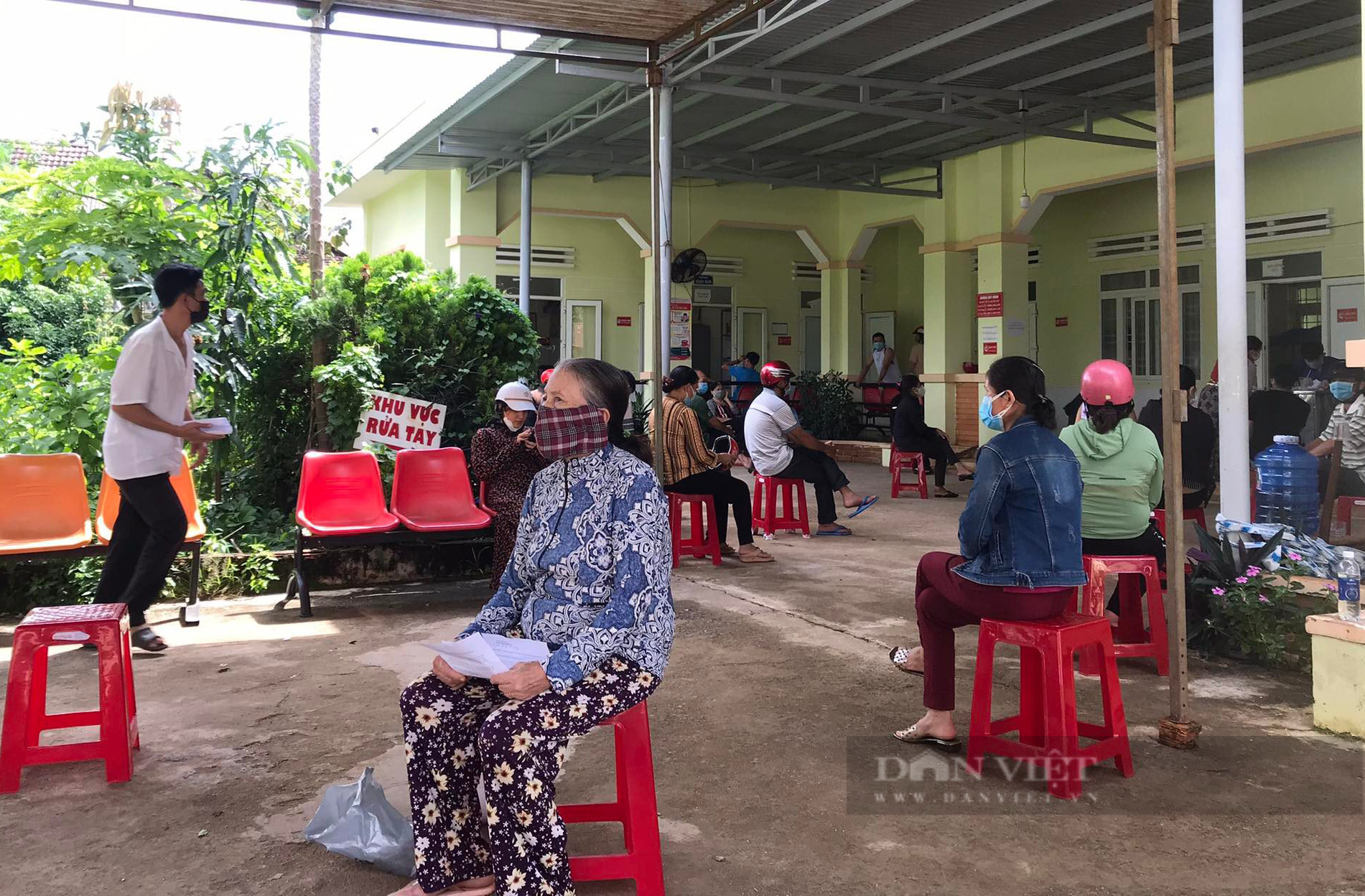 Đắk Lắk: Thêm bệnh nhân tử vong, hàng trăm bệnh nhân Covid-19, TP.Buôn Ma Thuột &quot;dẫn đầu&quot; số ca ngoài cộng đồng - Ảnh 2.