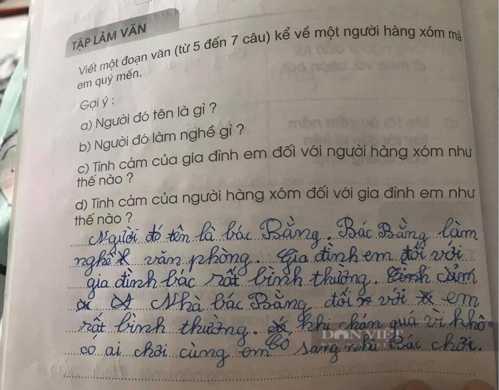 Cậu bé lớp 3 làm Văn tả người hàng xóm, viết vài câu ngắn gọn mà gây sốt vì... lộ cả &quot;bí mật&quot; - Ảnh 1.