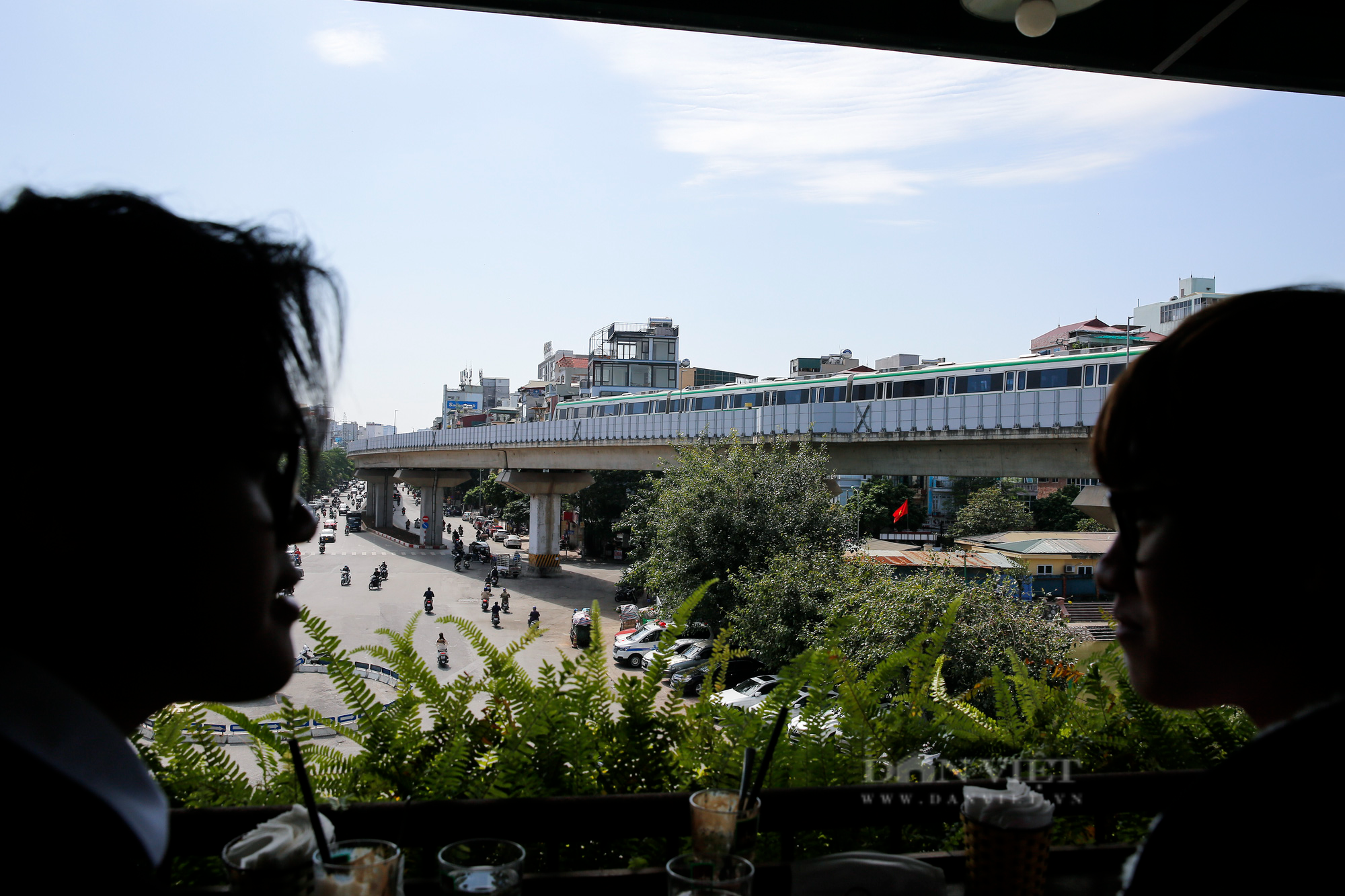 Ngắm nhìn Hà Nội khác lạ qua ô cửa kính tàu đường sắt Cát Linh - Hà Đông  - Ảnh 10.