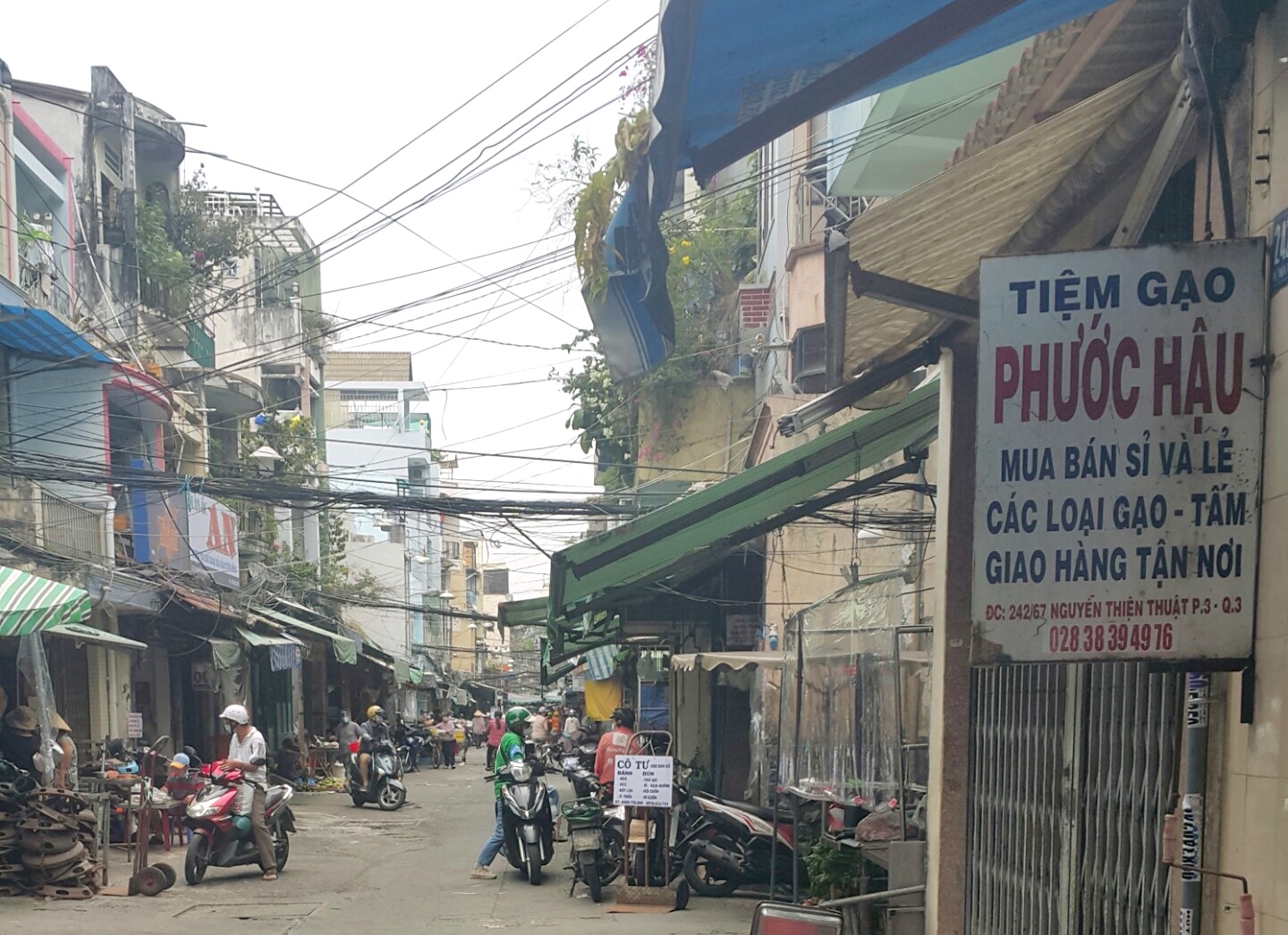 Chợ lớn nhất và chợ nhỏ nhất - 'bảo tàng sống' ở Sài Gòn - Ảnh 3.