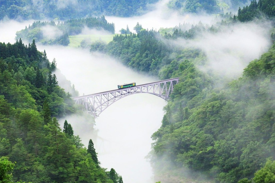 Sự hồi sinh của 'tuyến đường sắt lãng mạn' ở Nhật Bản - Ảnh 1.