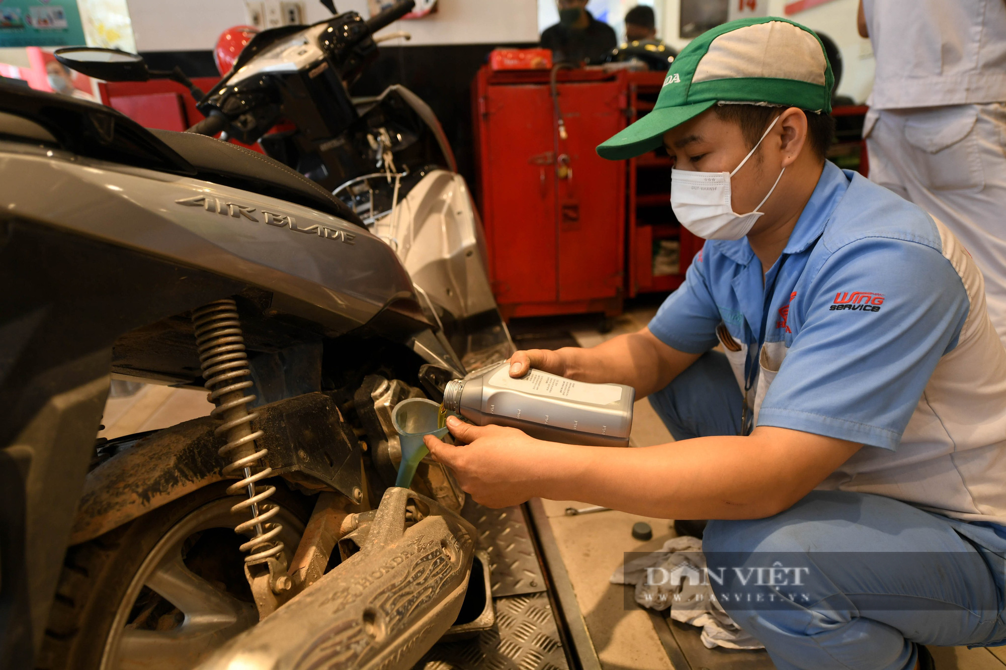 Hà Nội mở 8 điểm đo kiểm khí thải cho hàng nghìn xe máy - Ảnh 5.