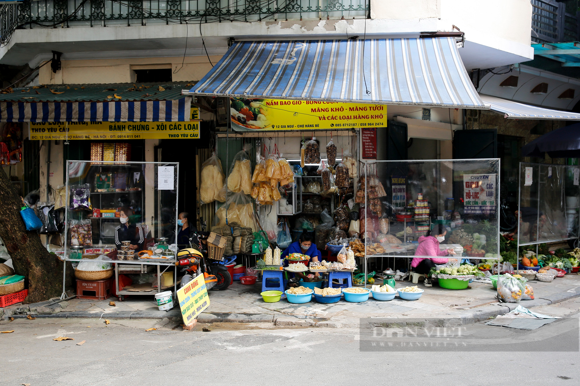 &quot;Chợ nhà giàu&quot; nức tiếng phố cổ Hà Nội ế ẩm, tiểu thương &quot;méo mặt&quot; vì dịch Covid-19 - Ảnh 2.