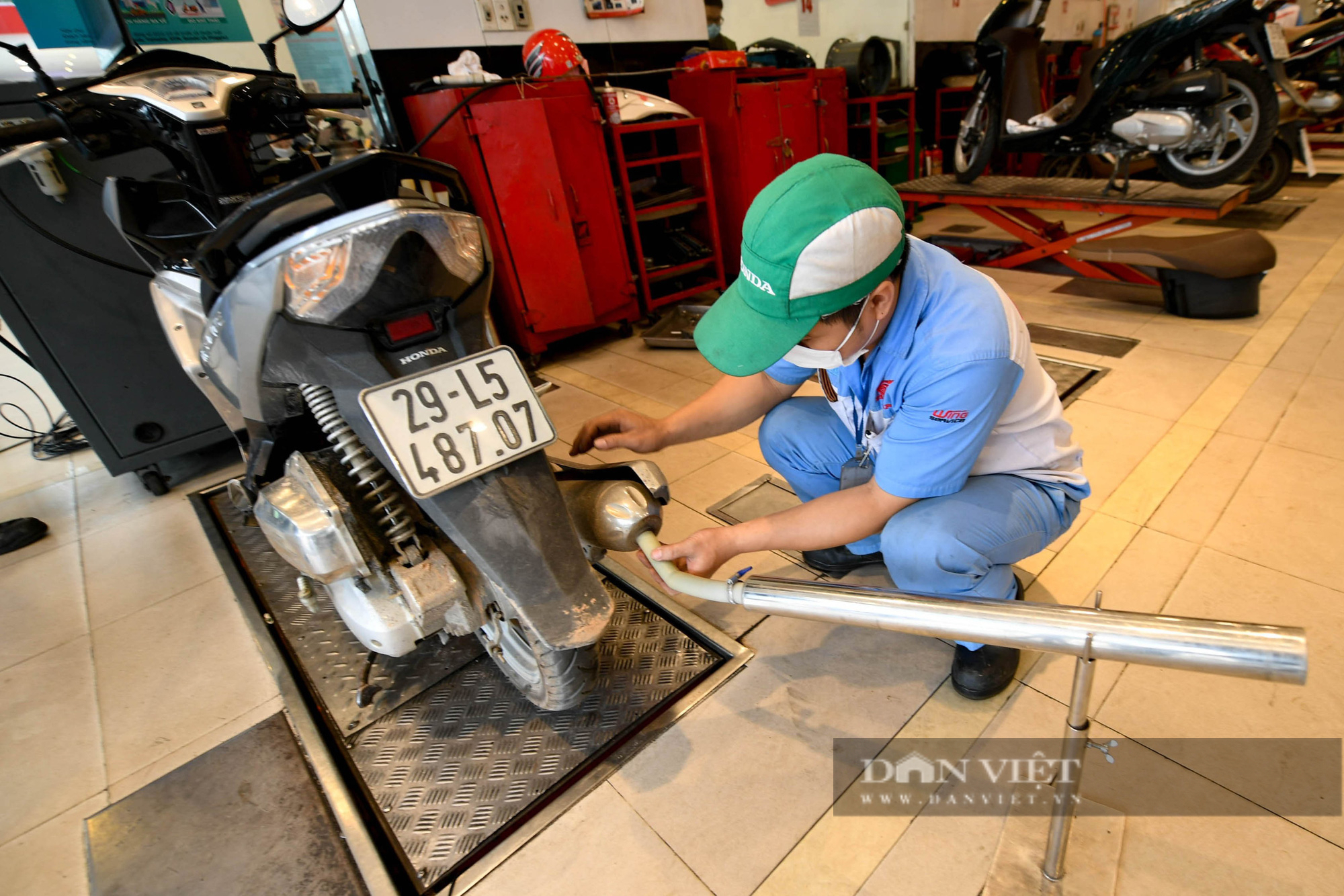 Hà Nội mở 8 điểm đo kiểm khí thải cho hàng nghìn xe máy - Ảnh 3.