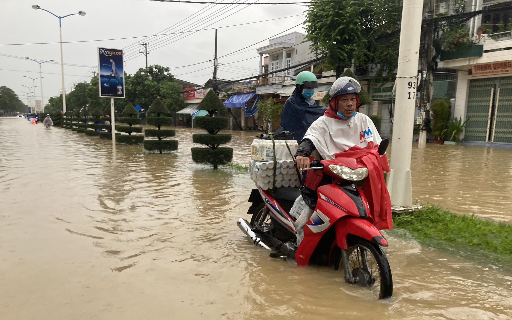 Khánh Hòa: Đèo Khánh Lê thông tuyến, nhiều nơi vẫn còn ngập sâu