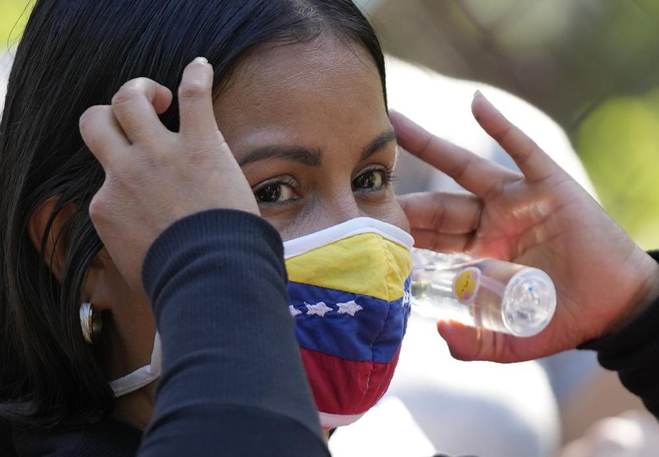 Ảnh: Người Venezuela kéo sang Colombia để tiêm vaccine Covid-19 miễn phí - Ảnh 7.