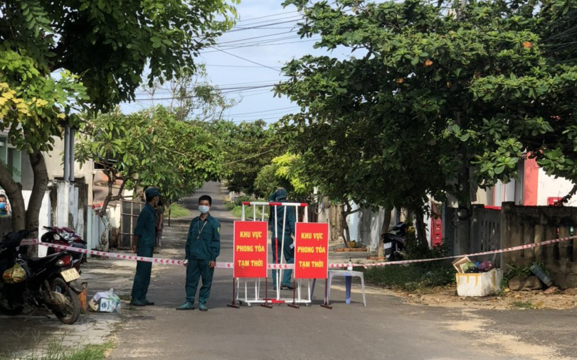 Bình Thuận: Dân đảo Phú Quý "nín thở" chờ kết quả xét nghiệm PCR từ đất liền