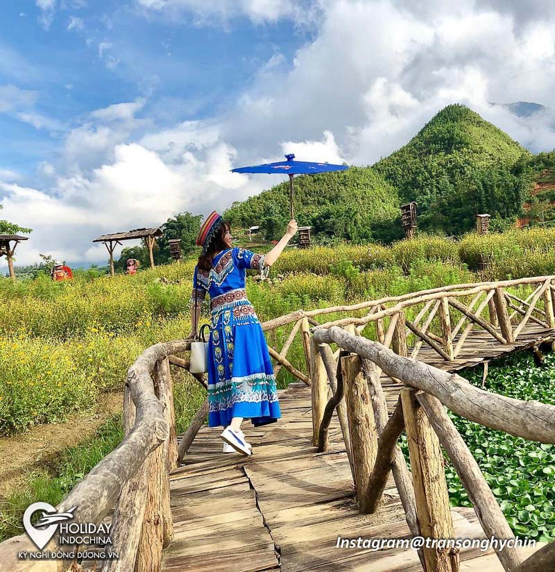 Sapa: Với những đồi chè xanh mướt, những thác nước yên bình và những ngôi làng xinh đẹp, Sapa đang trở thành điểm đến hot nhất cho những ai yêu thích thiên nhiên và muốn tìm hiểu văn hóa đa dạng của dân tộc Việt Nam.