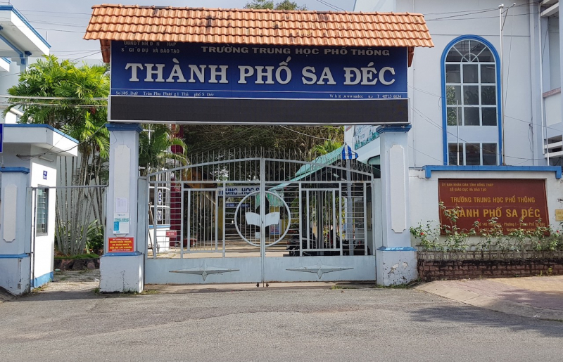 Đồng Tháp: Thầy giáo để lộ ảnh phụ nữ &quot;không mặc trang phục&quot; khi dạy trực tuyến - Ảnh 1.