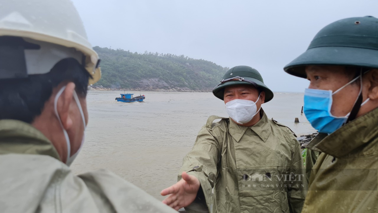Lũ lụt 'hoành hành', nhiều nơi ở Bình Định tiếp tục chìm trong biển nước, ngập sâu hơn 1m - Ảnh 9.