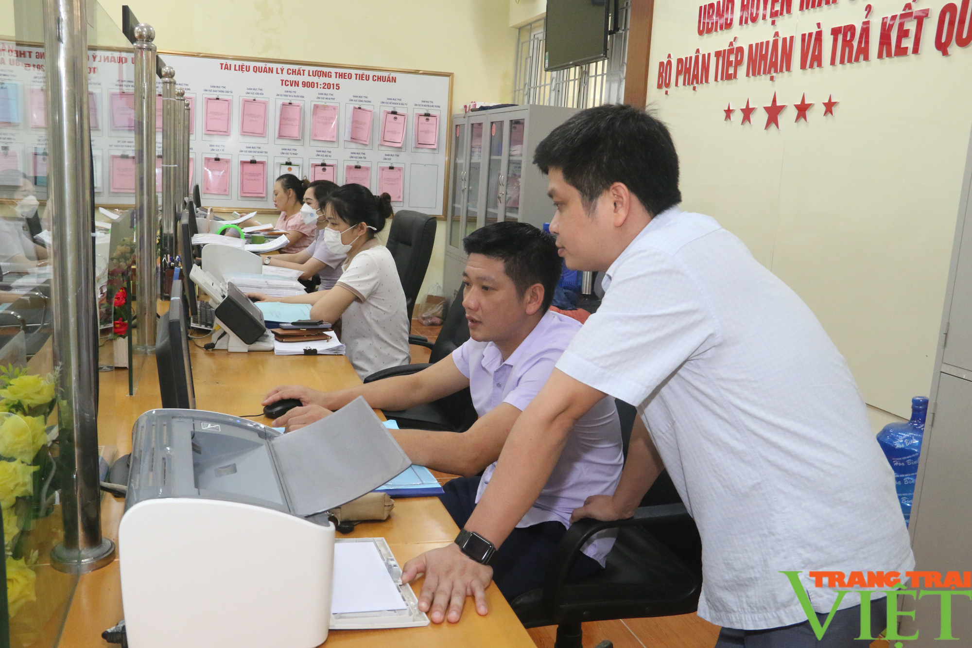 Huyện Mai Châu: Hướng đến cải cách hành chính dân chủ, hiện đại - Ảnh 4.