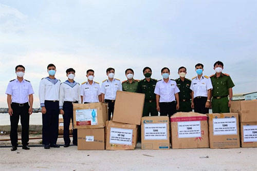 Bình Thuận: Vùng 4 Hải quân hỗ trợ phòng chống dịch Covid trên đảo Phú Quý - Ảnh 2.
